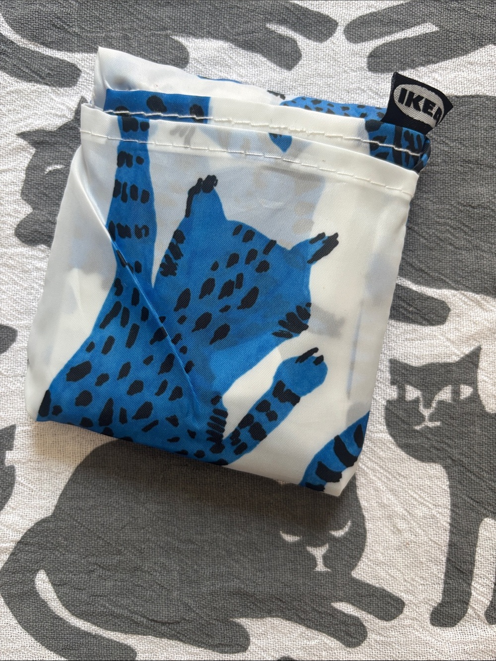 😸IKEA NWT SKYNKE Crazy Blue Cat reusable tote swirling blue felines Warhol-style